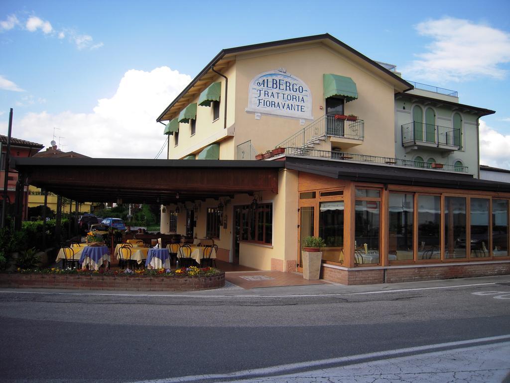 Albergo Trattoria Fioravante Peschiera del Garda Exterior foto